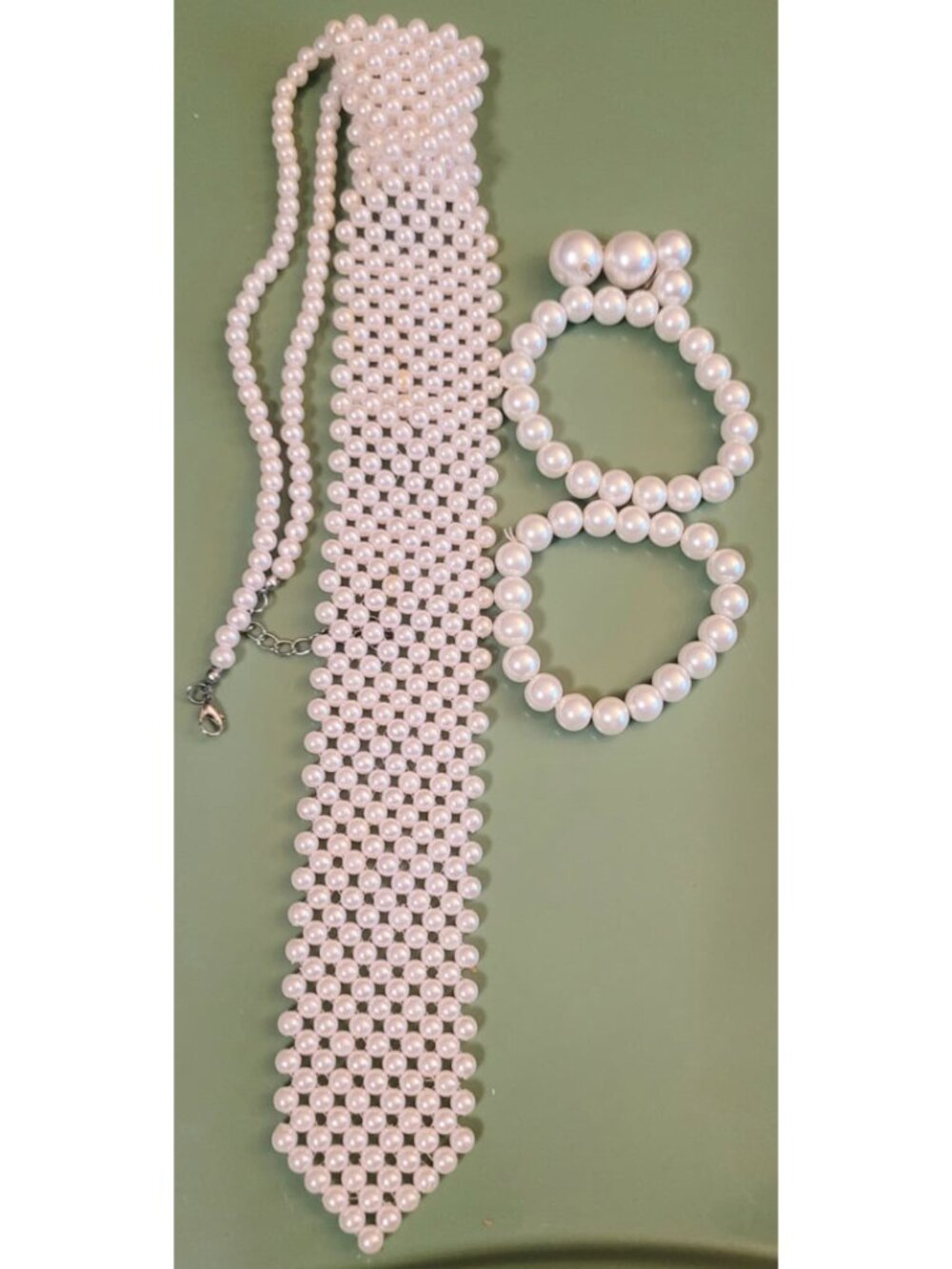 pearl neck tie, 2 pair earrings and pearl bracelets - Picture 2 of 3